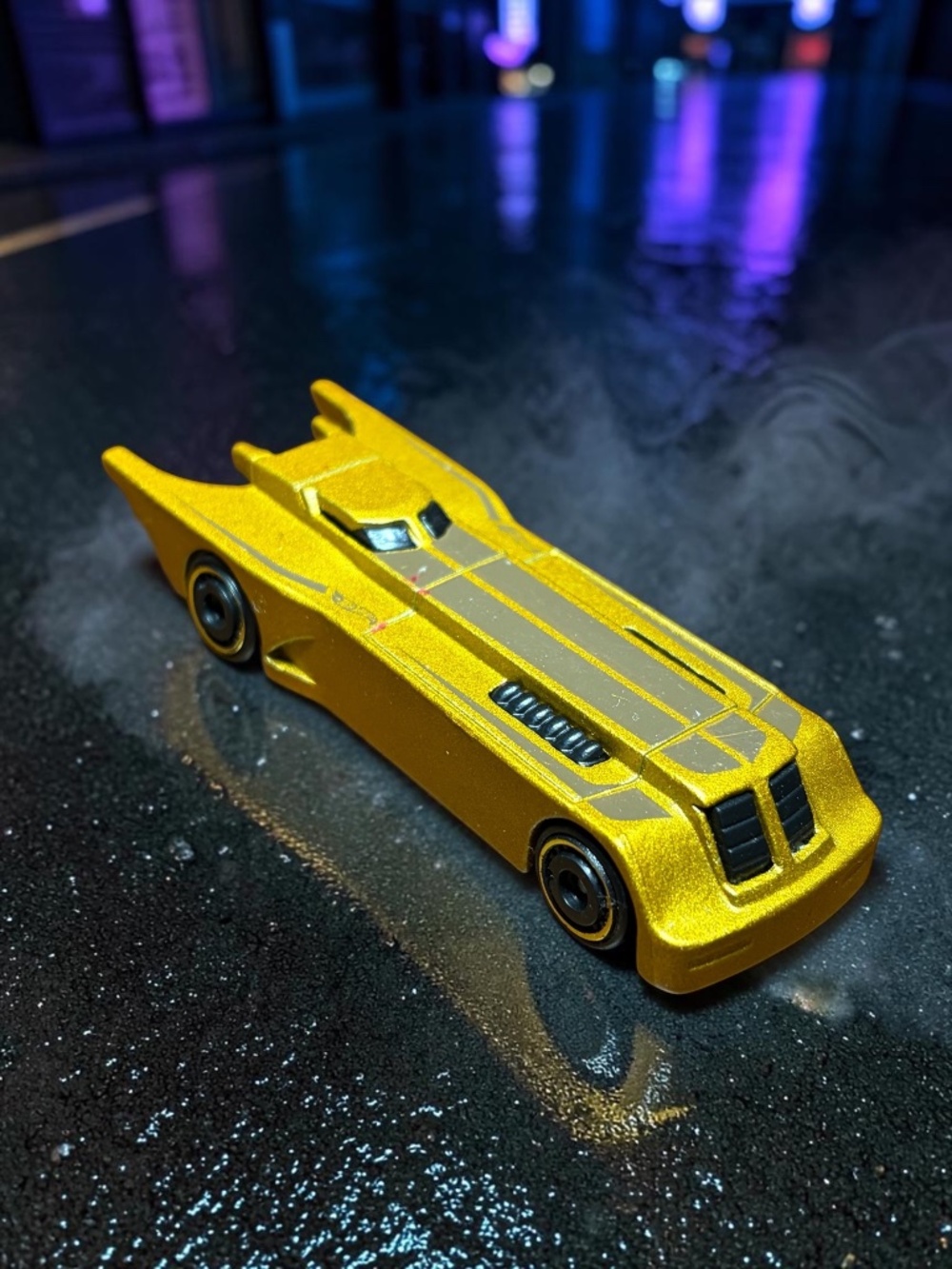 Hot Wheels Batmobile Gold FJV62 2017 DC Comics Classic TV Style Loose